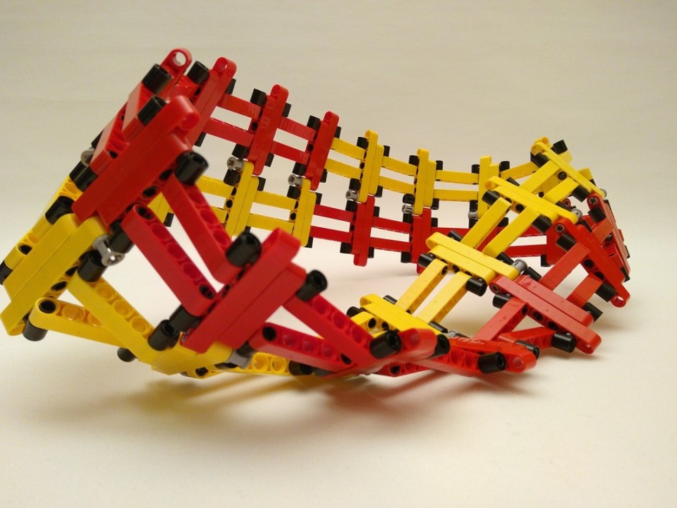 Divisible Möbius strip